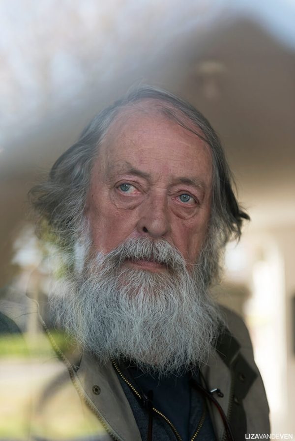 Prasadam close portret door het raam