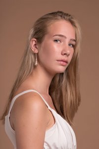Portret Phyleine zonder make up. 