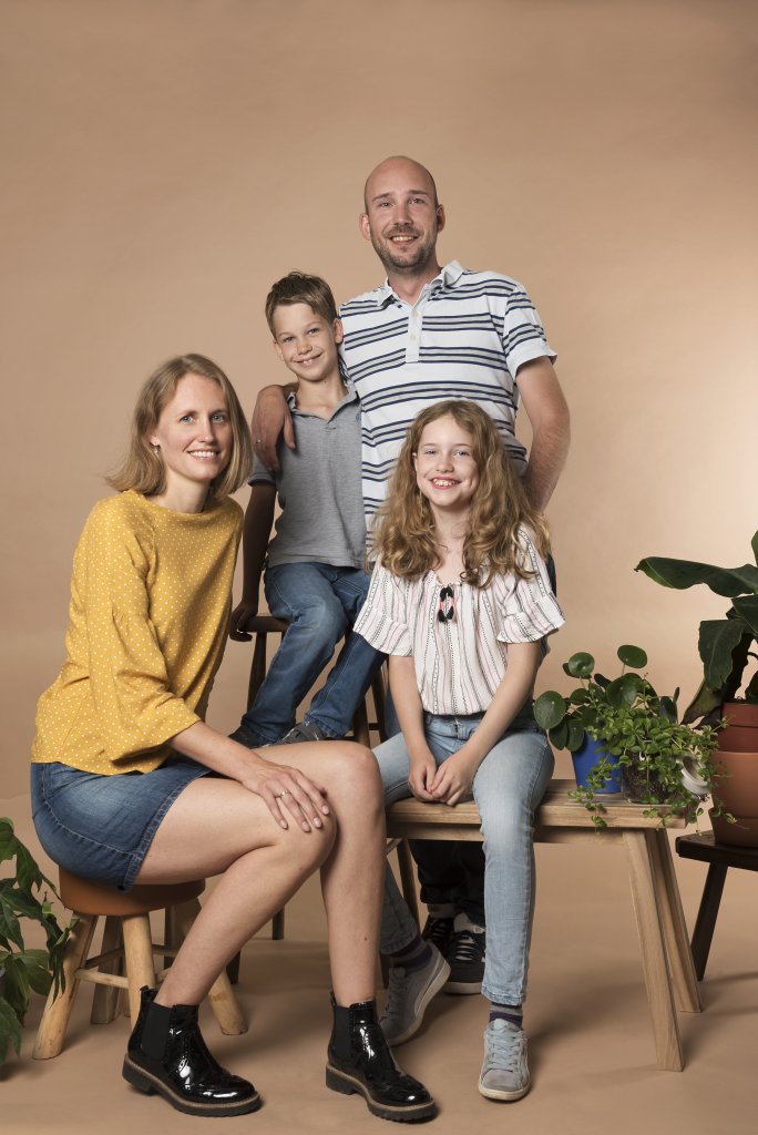 Familie foto planten bankje spontaan
