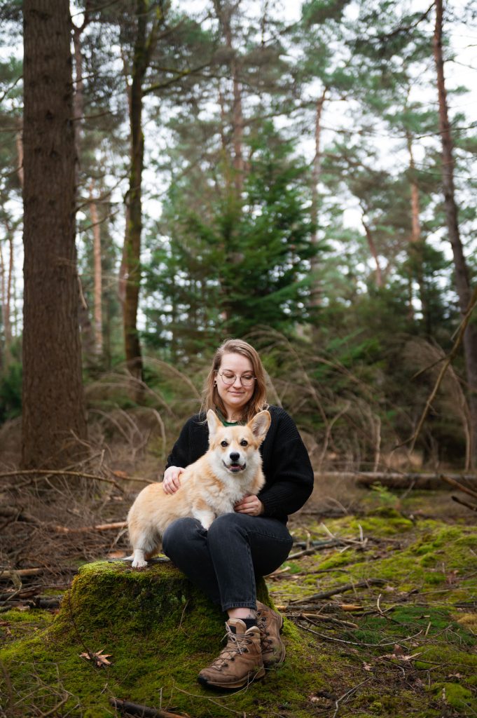 Portret van persoon en haar hond.